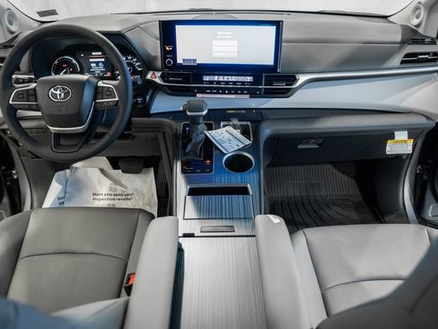 New 2026 Toyota Sienna XLE FWD image 21