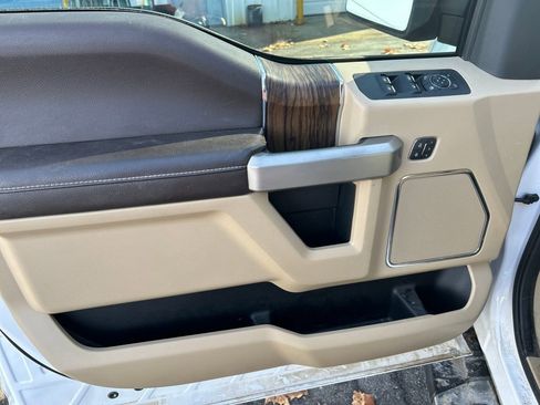 Used 2019 Ford F150 Lariat image 11