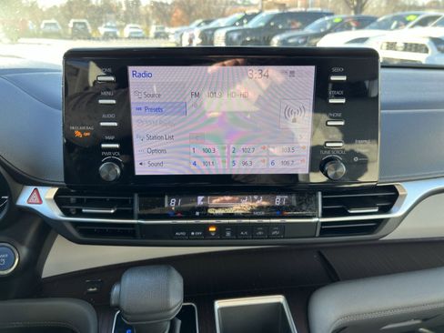 Used 2022 Toyota Sienna LE image 18