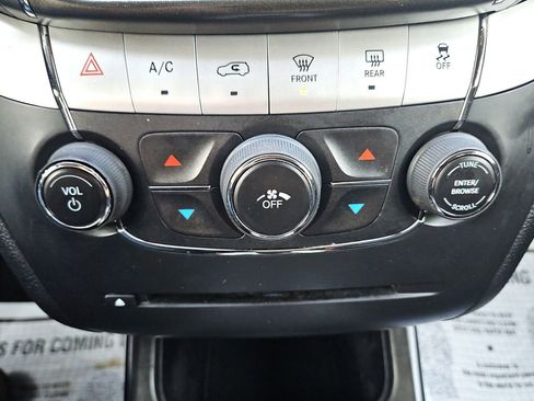 Used 2020 Dodge Journey SE w/ SE Popular Equipment Group image 28