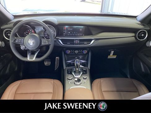 Used 2023 Alfa Romeo Stelvio Ti image 4