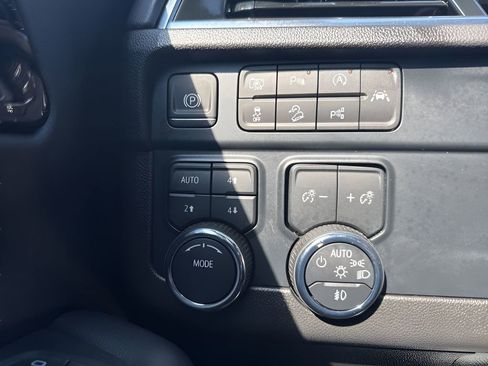 Used 2025 Chevrolet Suburban Z71 AWD/4WD image 25