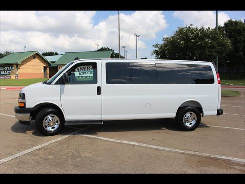 Used 2025 Chevrolet Express 3500 LT w/ LT Preferred Equipment Group RWD image 2