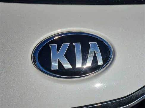 Used 2022 Kia Sportage LX image 11