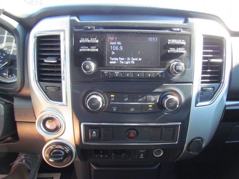 Used 2017 Nissan Titan SV image 19