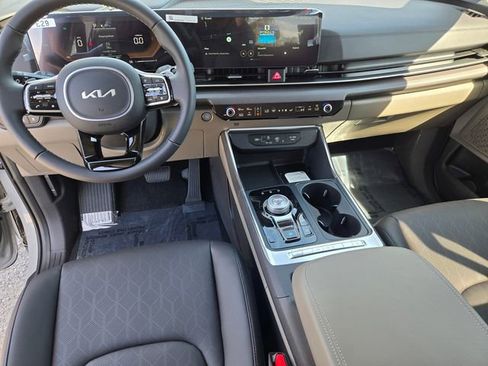 New 2026 Kia Carnival EX image 25