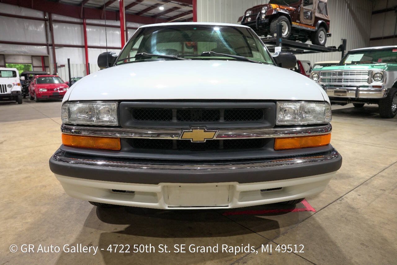 Used 2001 Chevrolet S10 Pickup LS w/ Preferred Equipment Group RWD image 13