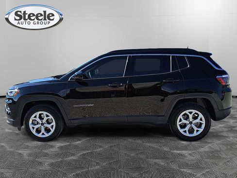 Used 2025 Jeep Compass Latitude image 2