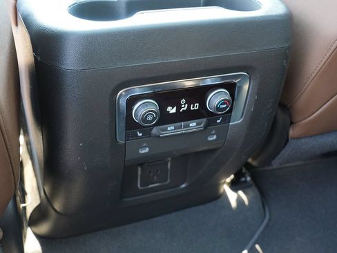 Used 2022 Chevrolet Suburban High Country AWD/4WD image 25