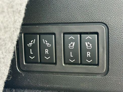 Used 2023 Cadillac XT6 Premium Luxury image 13