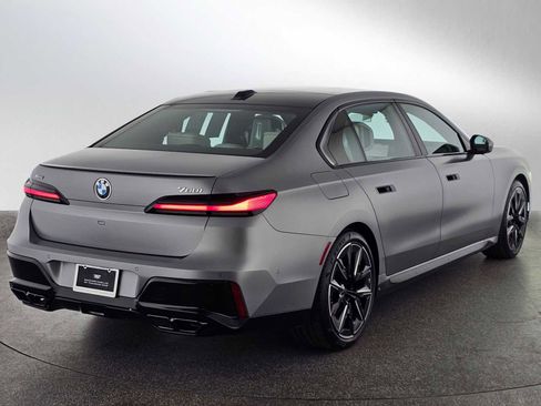 Used 2023 BMW 760i xDrive AWD/4WD image 7