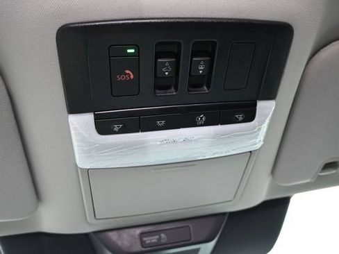 Used 2026 Nissan Pathfinder Platinum FWD image 32