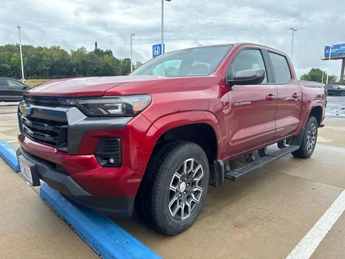 Used 2023 Chevrolet Colorado LT w/ LT Convenience Package III RWD image 2
