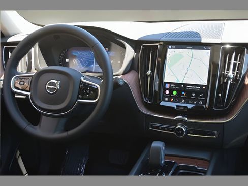 Certified 2023 Volvo XC60 B5 Plus w/ Climate Package AWD/4WD image 17