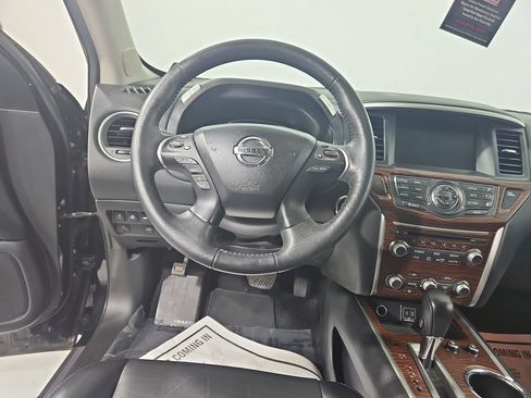 Used 2019 Nissan Pathfinder Platinum AWD/4WD image 14
