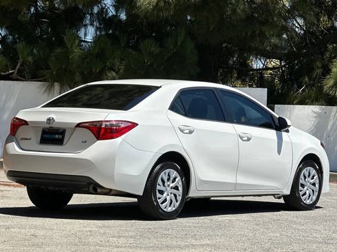 Used 2017 Toyota Corolla LE w/ Carpet Mat Package (TMS) FWD image 4