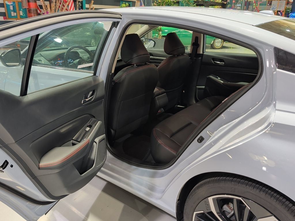 Used 2023 Nissan Altima 2.5 SR FWD image 13