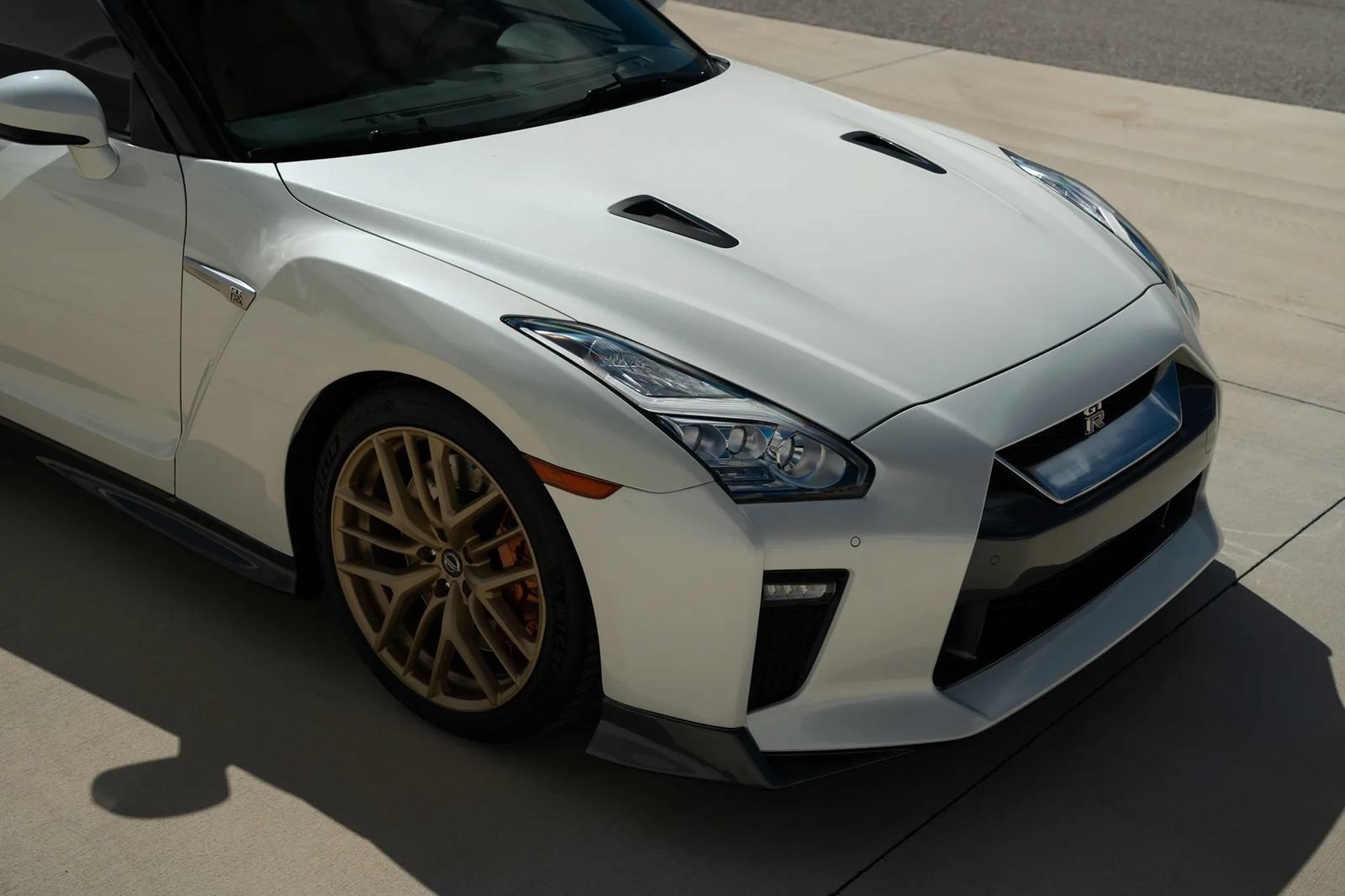 Used 2017 Nissan GT-R Premium w/ Premium Interior Package AWD/4WD image 40
