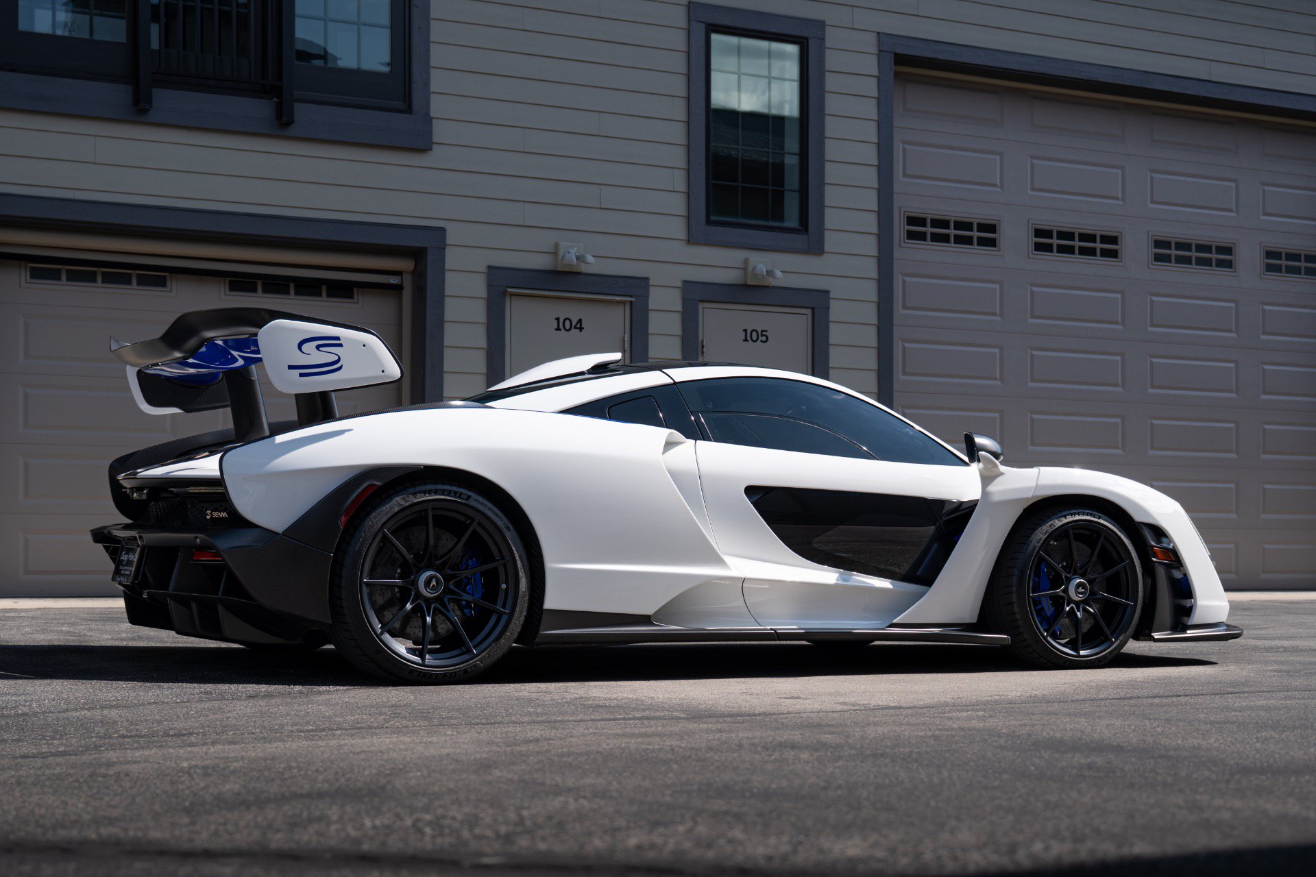 Used 2019 McLaren Senna RWD image 12