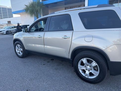 Used 2010 GMC Acadia SL w/ Preferred Package image 8