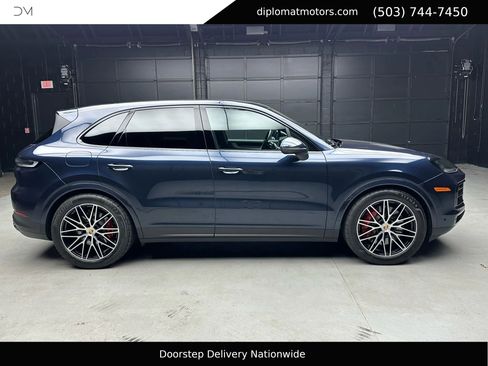 Used 2024 Porsche Cayenne S image 7