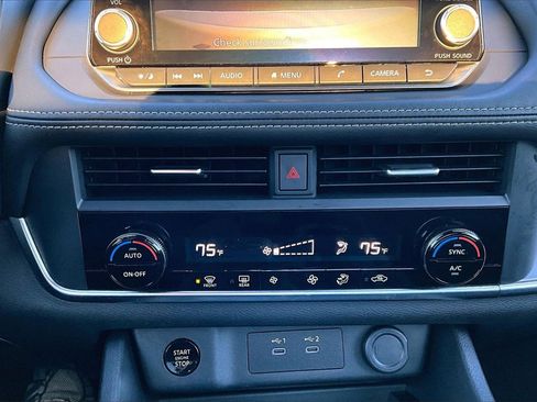 Used 2024 Nissan Rogue SV image 16