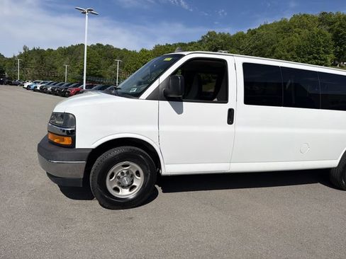 Used 2020 Chevrolet Express 3500 LT w/ LT Preferred Equipment Group RWD image 9