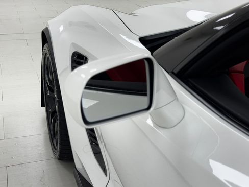 Used 2015 Chevrolet Corvette Z06 w/ 3LZ Preferred Equipment Group image 41