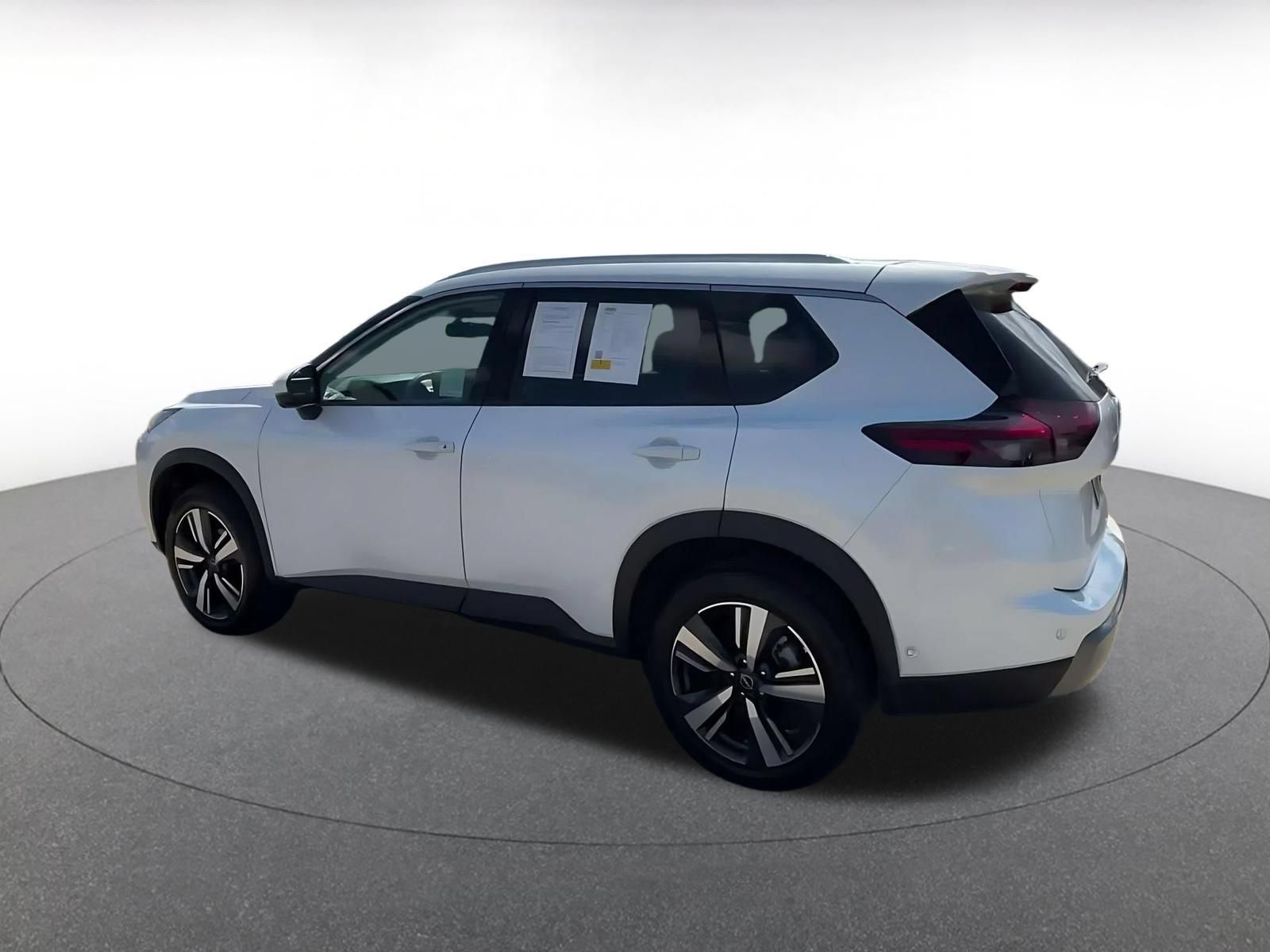 Used 2026 Nissan Rogue SL AWD/4WD image 9