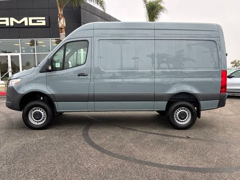 Used 2025 Mercedes-Benz Sprinter 2500 image 10
