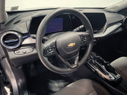 Used 2024 Chevrolet Trax LT FWD image 19