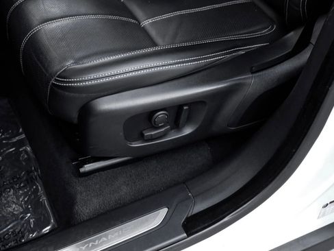 Used 2022 Land Rover Range Rover Velar R-Dynamic S image 37