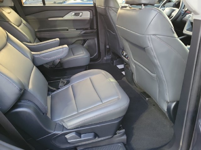 Used 2025 Ford Explorer Active w/ Active Comfort Package RWD image 18