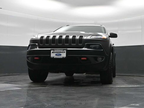 Used 2018 Jeep Cherokee Trailhawk w/ Quick Order Package 23L image 27