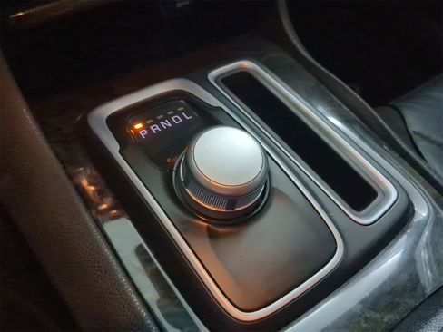 Used 2017 Chrysler 300 C w/ Safetytec Plus Group image 30