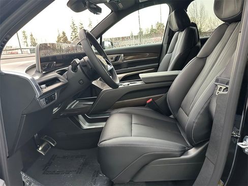 New 2026 Cadillac Vistiq Sport image 19