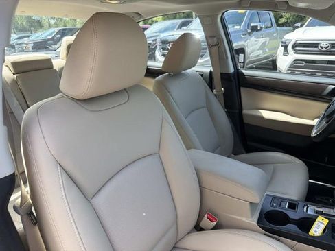 Used 2017 Subaru Legacy 2.5i Limited AWD/4WD image 17