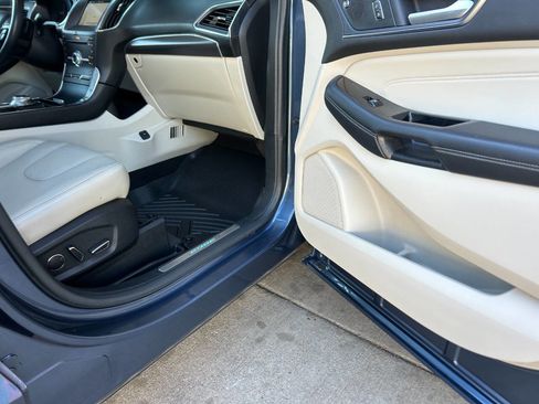 Used 2019 Ford Edge Titanium w/ Cold Weather Package AWD/4WD image 23