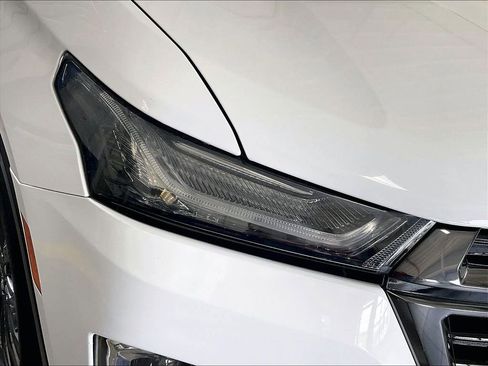 Used 2023 Chevrolet Traverse RS AWD/4WD image 33