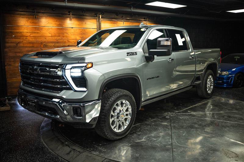 Used 2025 Chevrolet Silverado 2500 LTZ w/ LTZ Convenience Package AWD/4WD image 2