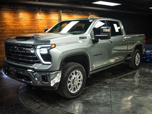 Used 2025 Chevrolet Silverado 2500 LTZ w/ LTZ Convenience Package AWD/4WD image 2