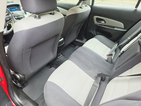 Used 2014 Chevrolet Cruze LS FWD image 10