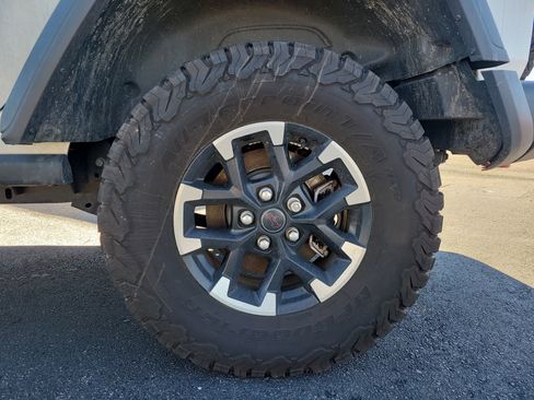 Used 2024 Jeep Wrangler Unlimited Rubicon w/ Technology Group image 8