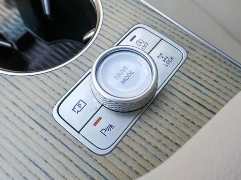 Used 2025 Genesis GV80 2.5T Advanced AWD/4WD image 18