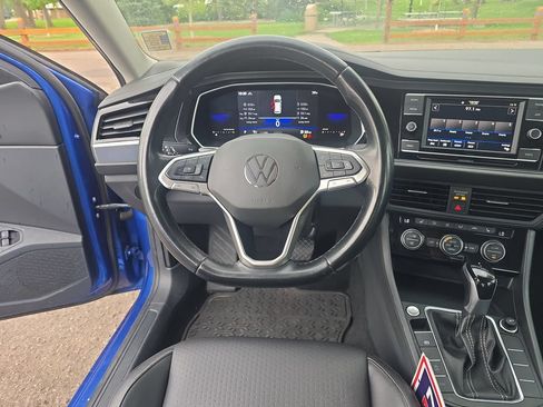 Used 2022 Volkswagen Jetta SE FWD image 14