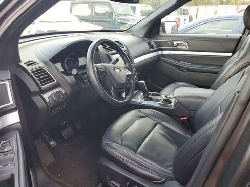 Used 2017 Ford Explorer XLT w/ Equipment Group 202A image 7