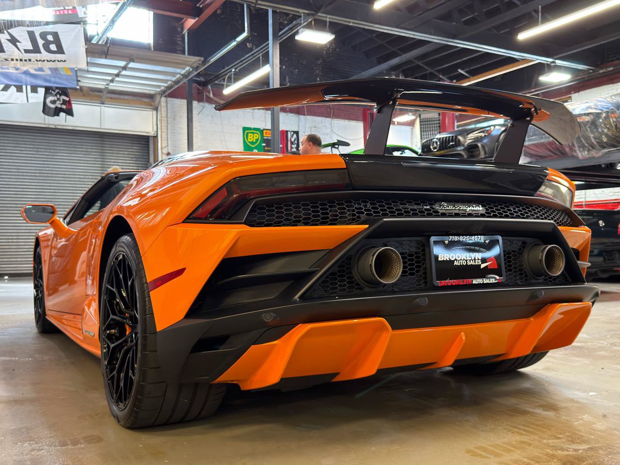 Used 2021 Lamborghini Huracan EVO RWD image 10