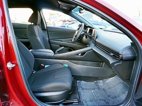 Used 2025 Hyundai Elantra Sport image 11