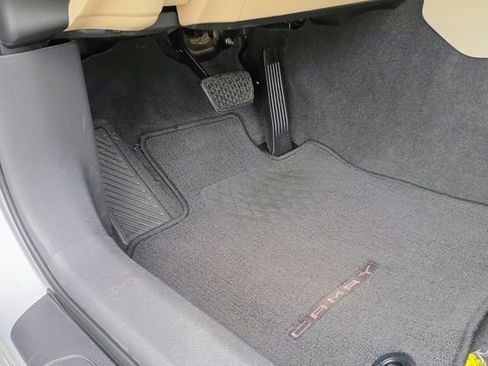 Used 2018 Toyota Camry XLE image 25