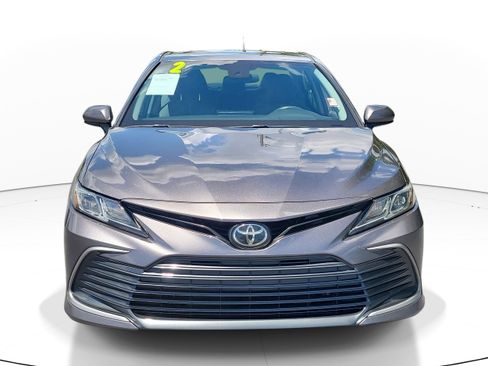 Used 2022 Toyota Camry LE FWD image 2